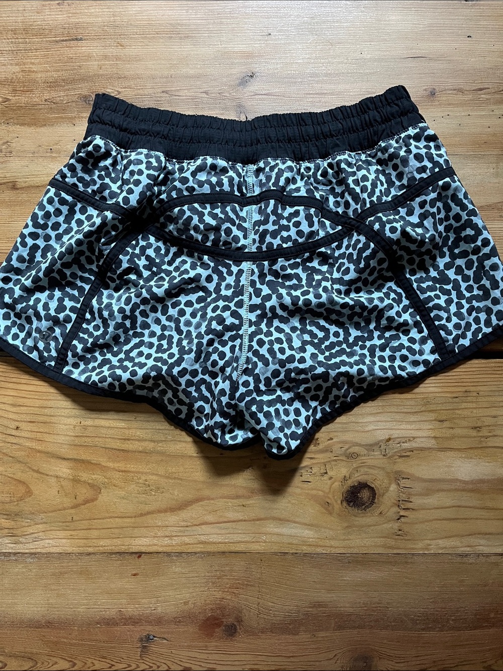 LULULEMON 8 Ace Spot Tranquil Blue Black Run Times Shorts Liner Zip Pocket